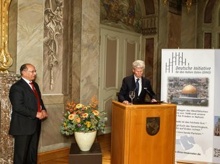 Verlesung der Urkunde durch Manfred Erdenberger 